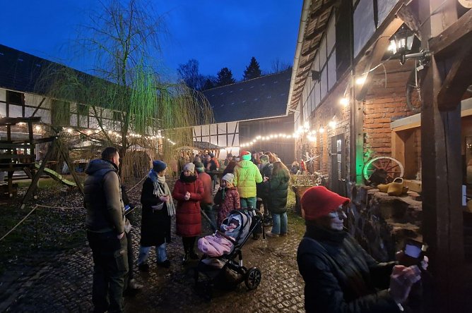 Advent in den Neust&auml;dter H&ouml;fen (Foto: nnz)
