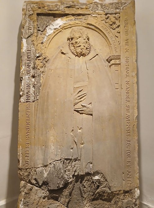 Grabplatte des Michael Neander in der Krypta der Ilfelder Neanderklinik  (Foto: Tim Sch&auml;fer)