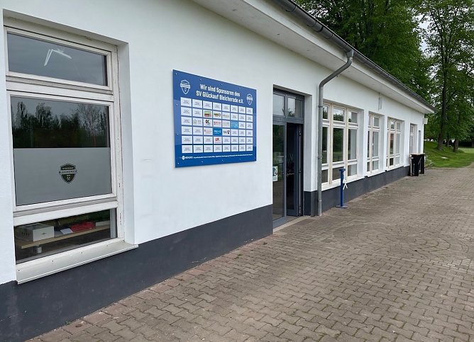 SV Glückauf Bleicherode e.V. - Austausch der Fenster im Vereinsheim (Foto: LRA Nordhausen) SV Glückauf Bleicherode e.V. - Austausch der Fenster im Vereinsheim (Foto: LRA Nordhausen)