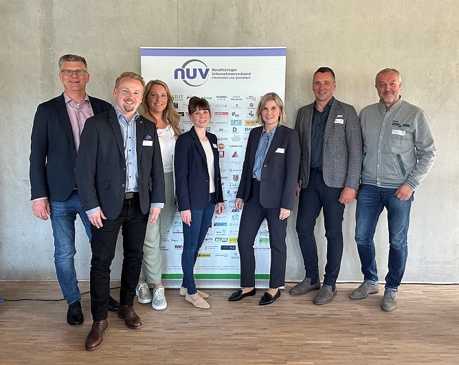 NUV-Vorstand: Andr&eacute; Materlik, Marcel K&uuml;bler, Carina Schmidt-Pf&ouml;rtner, Claudia Rheinl&auml;nder (Gesch&auml;ftsf&uuml;hrerin), Ricarda Adam (Schatzmeisterin), Niels Neu (Vorstandsvorsitzender), Uwe Lier (Foto: &copy; NUV)
