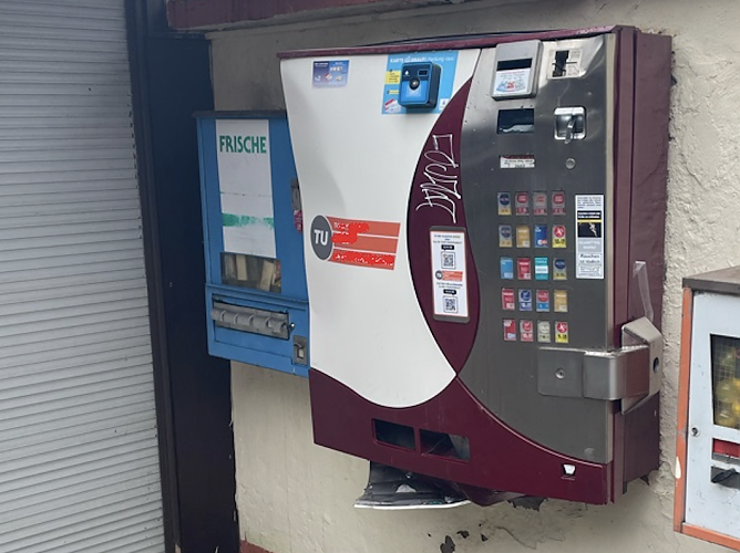 Gesprengter Automat im Zuckerweg (Foto: LPI) Gesprengter Automat im Zuckerweg (Foto: LPI)