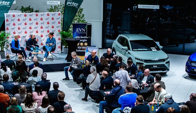 Interview im Vorfeld des Kugelsto&szlig;-Idoors (Foto: Ch. Keil)