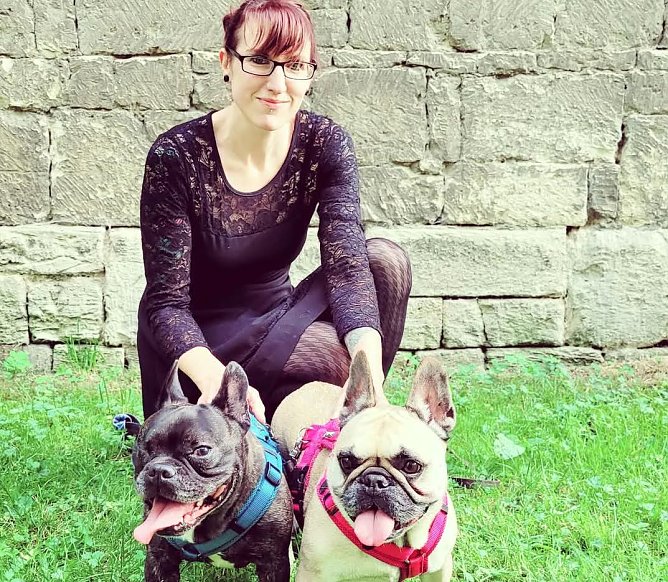 Denise Gunkel bestattet Tier in Nordhausen (Foto: nnz) Denise Gunkel bestattet Tier in Nordhausen (Foto: nnz)