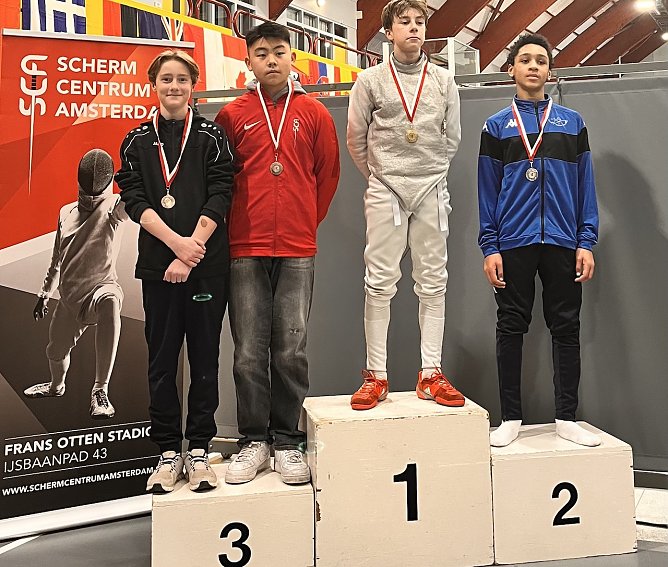 Mit Friedrich Lorenz stand auch ein Nordh&auml;user Fechter auf dem Treppchen (Foto: S. Nikoleizig)