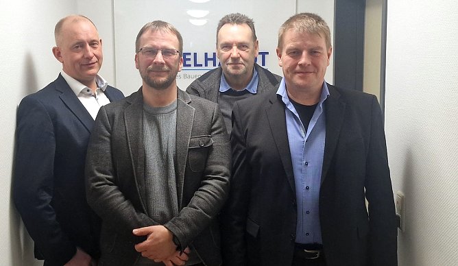 v.l.: Marko Fischer (fidendes GmbH) Michael Schaefer (K&uuml;che & Co.) Rupert Biermayer (Elektropr&uuml;fer.com) und Immobiliensachverst&auml;ndiger Lutz Engelhardt (Foto: &copy; NUV)