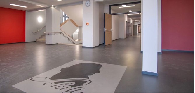 Im Schiller Gymnasium (Foto: J.Eichhorn) Im Schiller Gymnasium (Foto: J.Eichhorn)