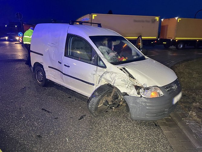 Unfall auf der B 4 (Foto: S. Dietzel)