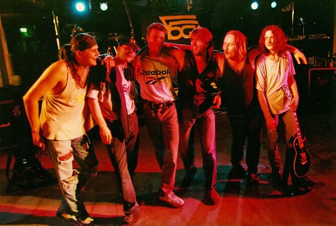 YOGA 1996 (Foto: Agentur)