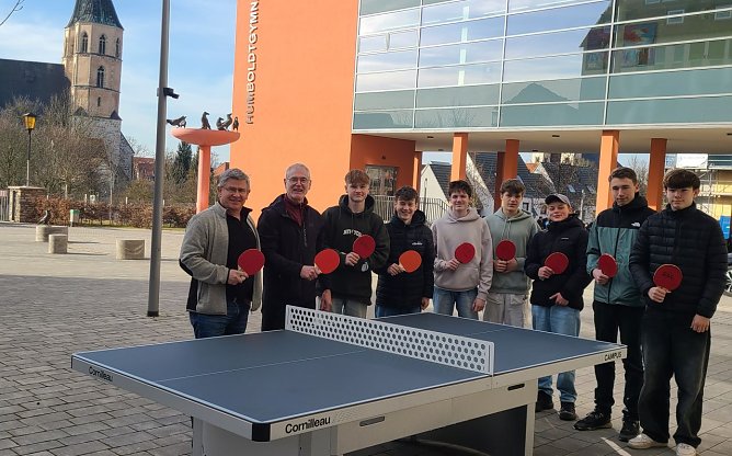 Einweihung der neuen Tischtennisplatte am Humboldt-Gymnasium (Foto: Christoph Keil)