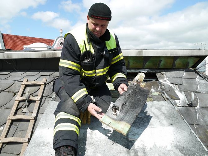 Brandsch&auml;den am Dach (Foto: Angelo Glashagel)