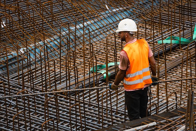 Ein Eisenflechter bei der Arbeit (Foto: IG BAU) Ein Eisenflechter bei der Arbeit (Foto: IG BAU)