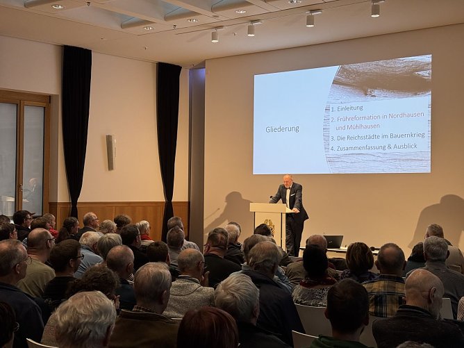 Dr. Thomas M&uuml;ller im Ratssaal (Foto: Stadt Nordhausen)