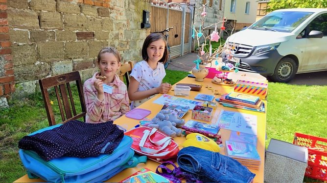 Joulina und Frieda helfen mit (Foto: J. Riechel) Joulina und Frieda helfen mit (Foto: J. Riechel)