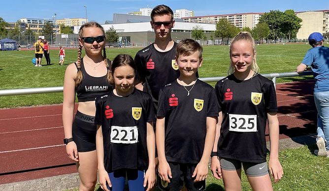 Die jungen Athleten des LV Altstadt in Bad Salzungen (Foto: LV Altstadt '98 Nordhausen) Die jungen Athleten des LV Altstadt in Bad Salzungen (Foto: LV Altstadt '98 Nordhausen)