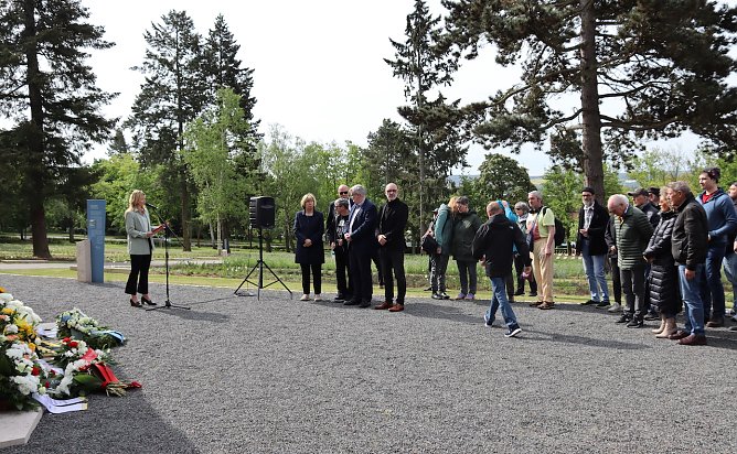 Gedenken auf dem Ehrenfriedhof (Foto: Stadtverwaltung Nordhausen)