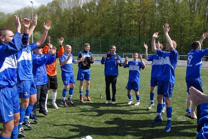 So feiern Aufsteiger (Foto: W. Hasselbach) So feiern Aufsteiger (Foto: W. Hasselbach)