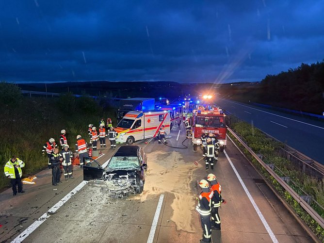 Schwerer Unfall auf der A38  (Foto: Feuerwehr Breitenbach , Silvio Dietzel)