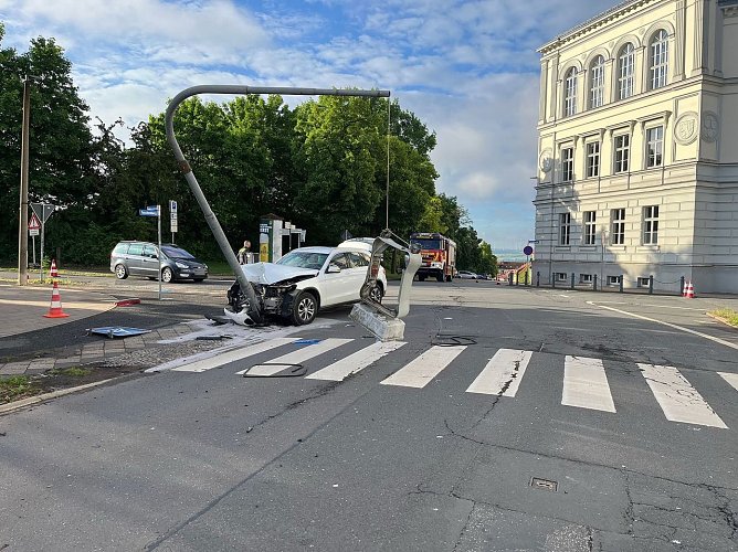 Schwerer Unfall am Taschenberg (Foto: S. Dietzel)