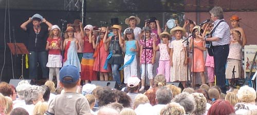 Kinder singen (Foto: privat) Kinder singen (Foto: privat)