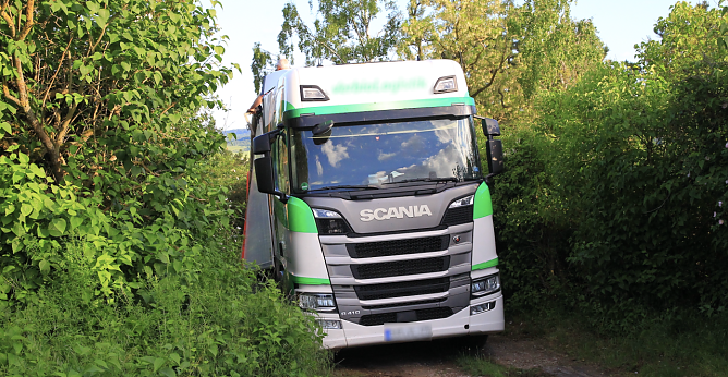 Lkw auf Abwegen im Kyffhäuserkreis (Foto: S. Dietzel) Lkw auf Abwegen im Kyffhäuserkreis (Foto: S. Dietzel)