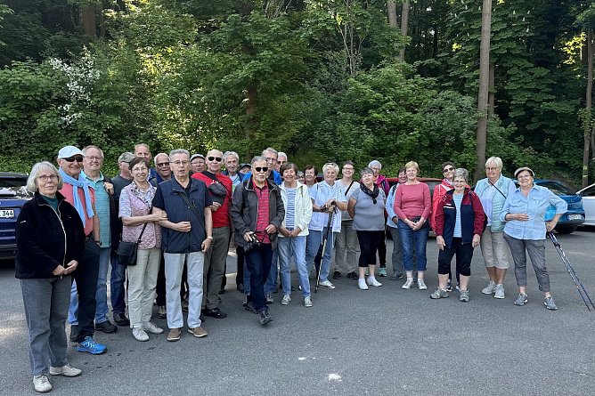 Seniorenwandergruppe (Foto: Kreissportbund Nordhausen ) Seniorenwandergruppe (Foto: Kreissportbund Nordhausen )