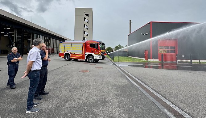 Neues Tanklöschfahrzeug bei der Feuerwehr Nordhausen (Foto: Stadtverwaltung Nordhausen) Neues Tanklöschfahrzeug bei der Feuerwehr Nordhausen (Foto: Stadtverwaltung Nordhausen)
