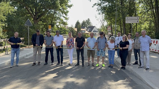 Br&uuml;ckener&ouml;ffnung in Krimderode (Foto: Stadtverwaltung Nordhausen)