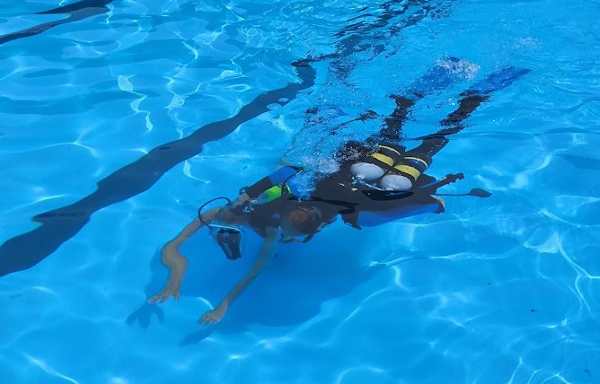 Tauchen im Ilfelder Freibad (Foto: TSC Neptun) Tauchen im Ilfelder Freibad (Foto: TSC Neptun)