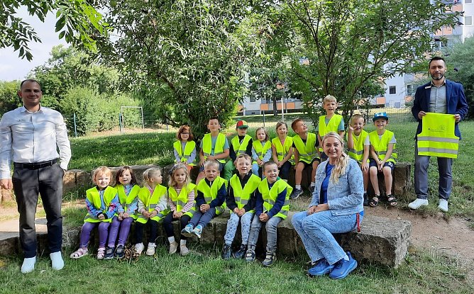 Neue Warnwesten für die Spürnasen (Foto: Stadtverwaltung Nordhausen) Neue Warnwesten für die Spürnasen (Foto: Stadtverwaltung Nordhausen)