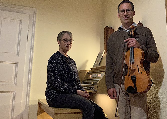 Orgel und Branche am Samstag (Foto: C.Heimrich) Orgel und Branche am Samstag (Foto: C.Heimrich)