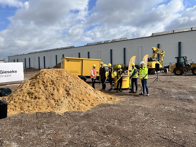 Spatenstich in der Motorenstraße (Foto: Deutsche Post) Spatenstich in der Motorenstraße (Foto: Deutsche Post)