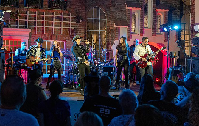 Coverband UDOpie begeistert in der Traditionsbrennerei (Foto: S.Tetzel)