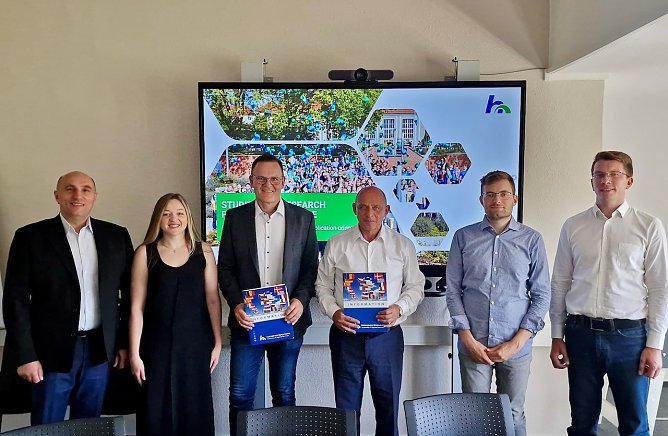 Die Hochschule Nordhausen und die Lviv Polytechnic National University (Ukraine) besiegeln ihre Zusammenarbeit mit der Unterzeichnung eines Memorandum of Understanding. (Foto: HSN)