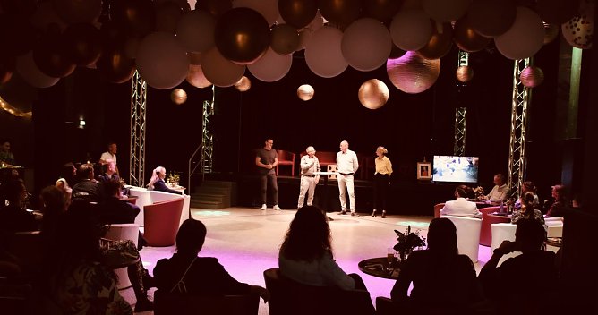 Im Clubhaus erinnerte man gestern an 35 Jahre Kreisjugendring (Foto: agl) Im Clubhaus erinnerte man gestern an 35 Jahre Kreisjugendring (Foto: agl)