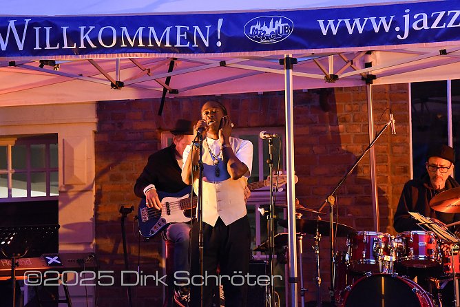 Chantz Powell & The Blues Angels featuring Markus Burger (Foto: Dirk Schröter) Chantz Powell & The Blues Angels featuring Markus Burger (Foto: Dirk Schröter)