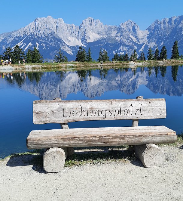 Schöne Sitzgelegenheit zum verweilen am Astbergsee (Foto: Christian Köhler) Schöne Sitzgelegenheit zum verweilen am Astbergsee (Foto: Christian Köhler)