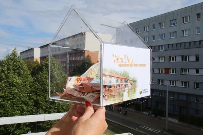 Ein paar Euro sind noch in der Spendenbox, das meiste wurde schon gespendet (Foto: agl) Ein paar Euro sind noch in der Spendenbox, das meiste wurde schon gespendet (Foto: agl)