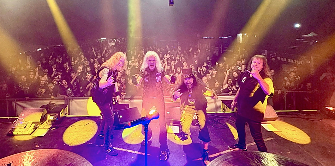 Ein absolutes Highlight f&uuml;r Metal Fans: am Wochenende spielten "Gravedigger" beim Bookwood Festival im kleinen Buchholz auf (Foto: Metal Foundation S&uuml;dharz)