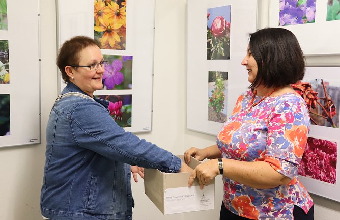 Ziehung Gewinner der Teilnahme am Voting des Publikumspreises (Foto: ©Stadtverwaltung Nordhausen) Ziehung Gewinner der Teilnahme am Voting des Publikumspreises (Foto: ©Stadtverwaltung Nordhausen)