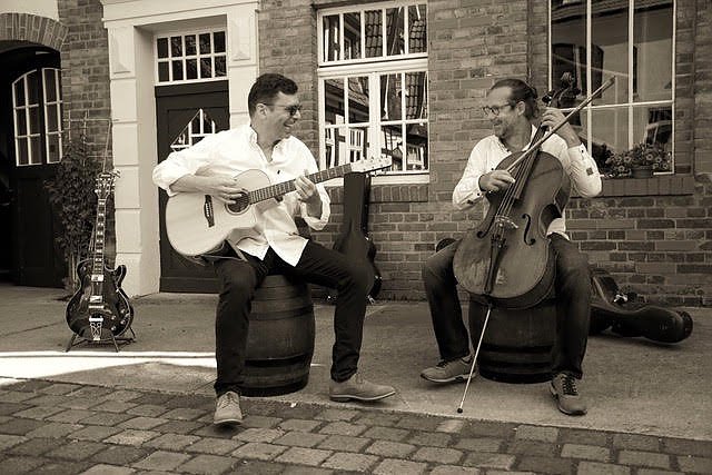 Das Duo noKlassik gastiert in der Traditionsbrennerei (Foto: T.Kohl) Das Duo noKlassik gastiert in der Traditionsbrennerei (Foto: T.Kohl)