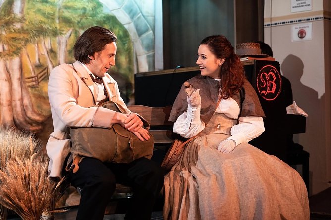 Szene aus "Brenner & Brenner - eine echte Nordhäuser Kornsaga" (Foto: Theater Nordhausen) Szene aus "Brenner & Brenner - eine echte Nordhäuser Kornsaga" (Foto: Theater Nordhausen)