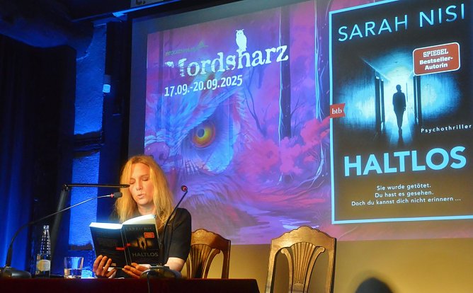 Sarah Nisi las aus "Haltlos" (Foto: Christian Dolle) Sarah Nisi las aus "Haltlos" (Foto: Christian Dolle)