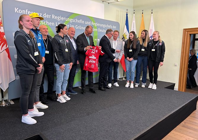 Merz und das rote "Tuch" (Foto: AHP)