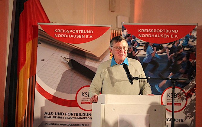KSB-Vizepr&auml;sident Klaus K&ouml;rber verlas die Laudationen f&uuml;r die gew&uuml;rdigten Ehrenamtler (Foto: oas)