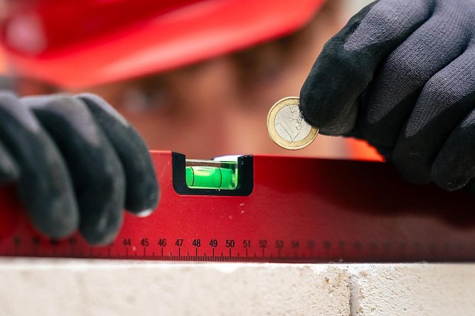 Unterstützung für Azubis (Foto: IG BAU) Unterstützung für Azubis (Foto: IG BAU)