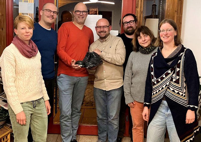 Alteb u8nd neue Vorstände des Vereins studio44 (Foto: J.Piper) Alteb u8nd neue Vorstände des Vereins studio44 (Foto: J.Piper)