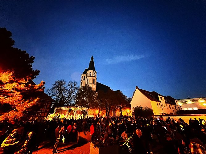 Martinifeier vor der Blasii-Kirche (Foto: Stadt Nordhausen) Martinifeier vor der Blasii-Kirche (Foto: Stadt Nordhausen)