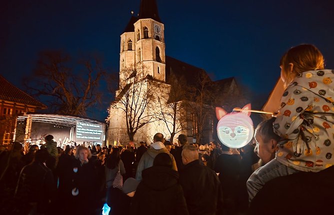 Martinifeier vor der Blasii-Kirche (Foto: agl)