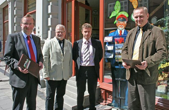 Zusammenarbeit besiegelt (Foto: HSB)