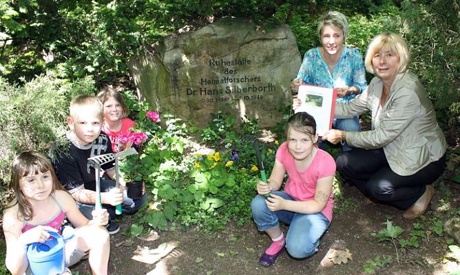 Grab wird gepflegt (Foto: psv)